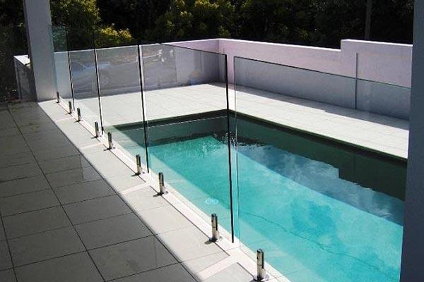 Vista Glass swimming pool fence in Bishop's Stortford, Chelmsford, Cambridge, Colchester and Ipswich 