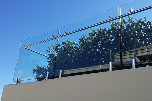 Vista Infinity projecting safety glass handrail, railing, balcony