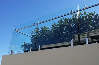 Vista Infinity projecting safety glass handrail railing balcony
